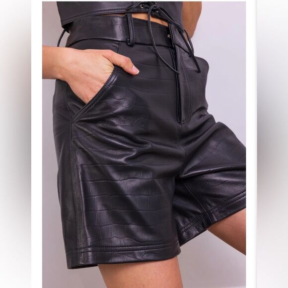 NWT Lisa Maree That Soul Sound Leather Shorts in Cream Patent Leather XS - Picture 7 of 14